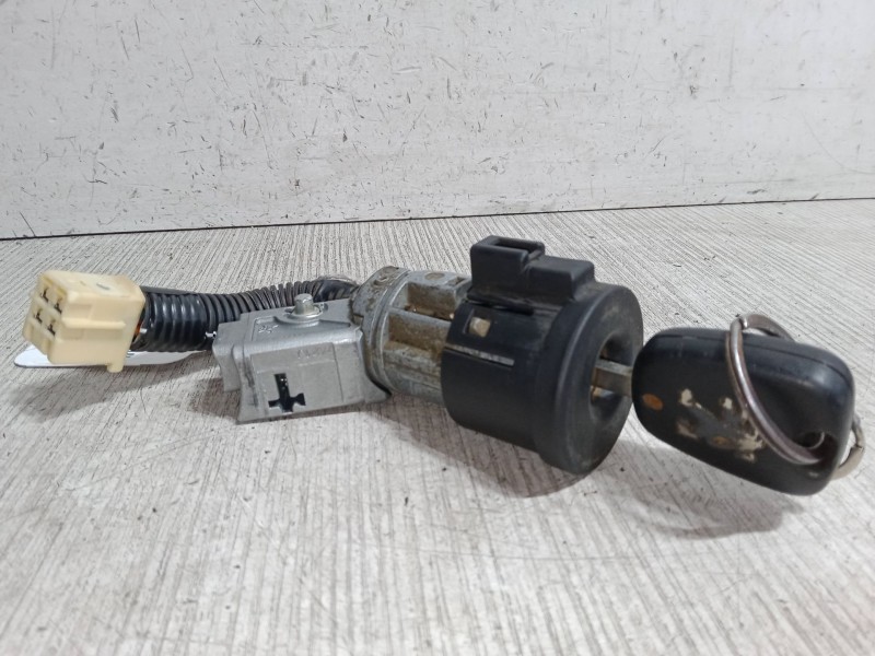 Recambio de clausor para peugeot 107 (pm_, pn_) 1.0 referencia OEM IAM 73678312  