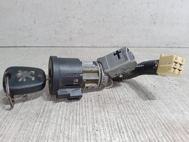 Recambio de clausor para peugeot 107 (pm_, pn_) 1.0 referencia OEM IAM 73678312  