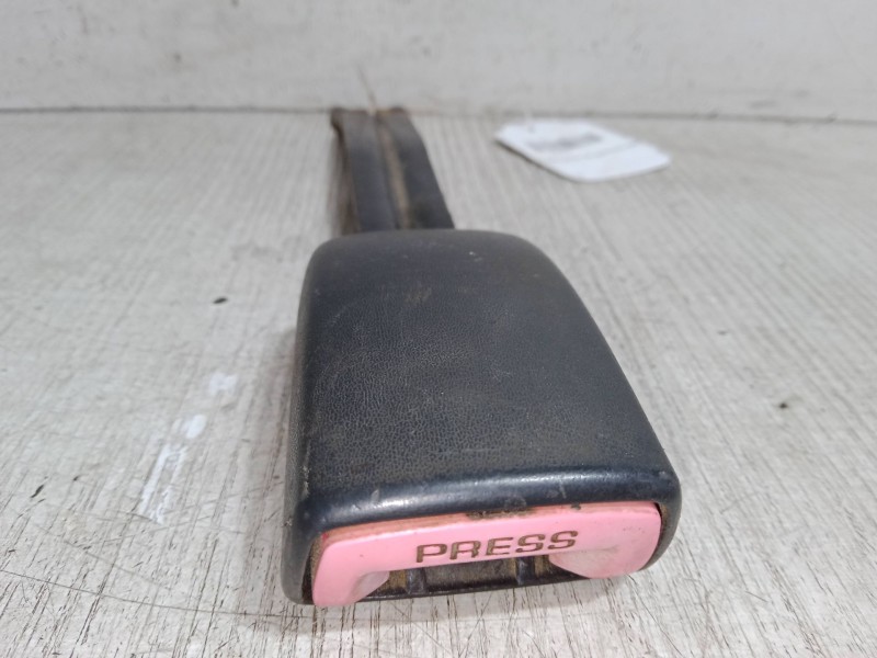 Recambio de anclaje cinturon delantero derecho para peugeot 107 (pm_, pn_) 1.0 referencia OEM IAM   