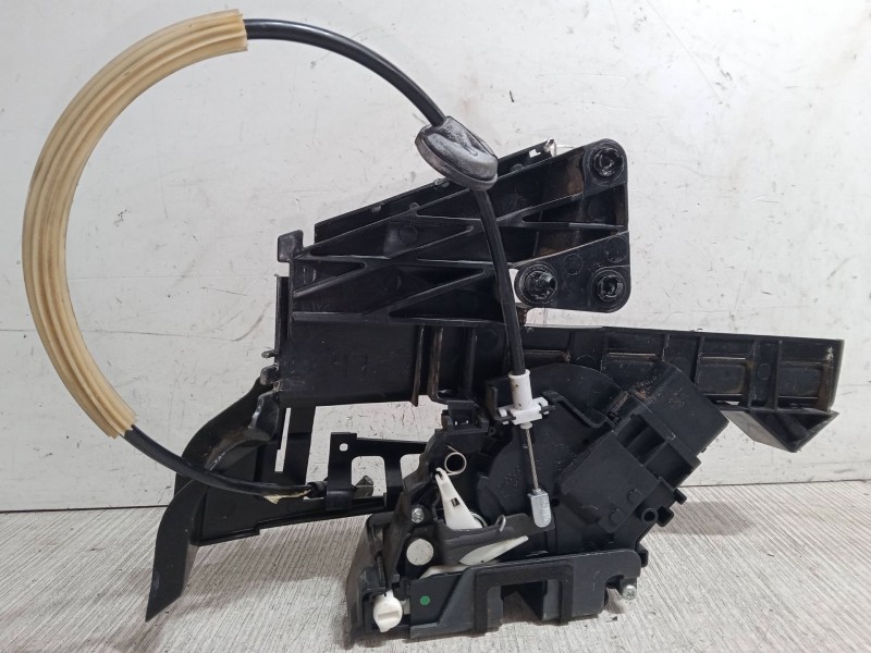 Recambio de cerradura puerta trasera izquierda para ford focus ii (da_, hcp, dp) 1.6 tdci referencia OEM IAM 4M5AR26413BE  