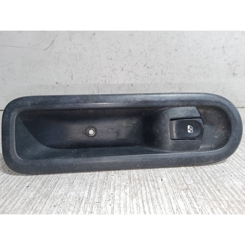 Recambio de mando elevalunas delantero derecho para renault clio iii (br0/1, cr0/1) 1.5 dci referencia OEM IAM 8200356517B  