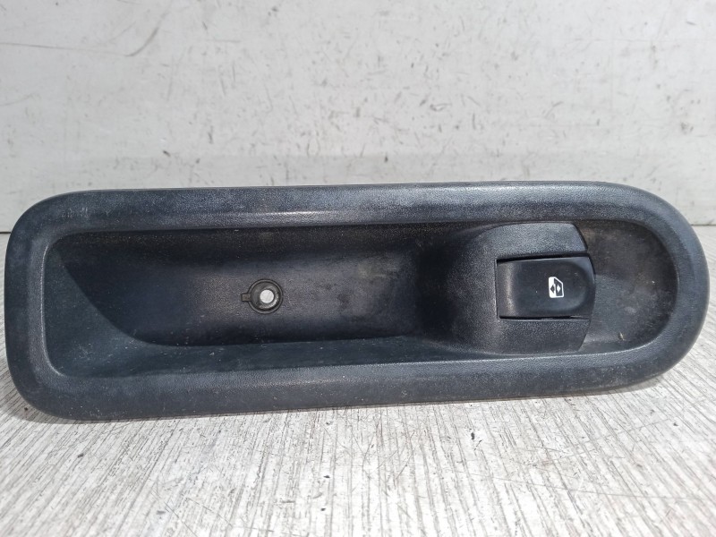Recambio de mando elevalunas delantero derecho para renault clio iii (br0/1, cr0/1) 1.5 dci referencia OEM IAM 8200356517B  