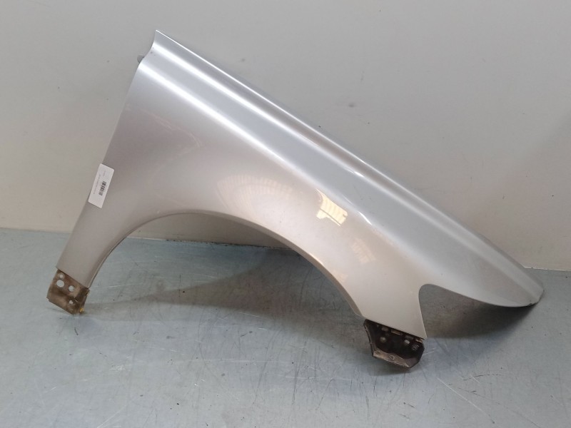 Recambio de aleta delantera derecha para volvo v50 (545) 2.4 referencia OEM IAM   