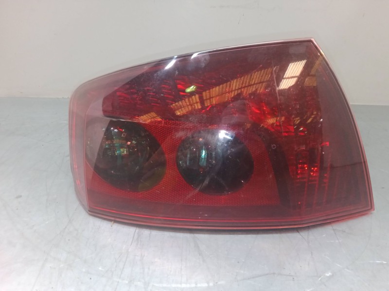 Recambio de piloto trasero izquierdo para peugeot 407 (6d_) 1.6 hdi 110 (6d9hzc, 6d9hyc) referencia OEM IAM 9656606380  