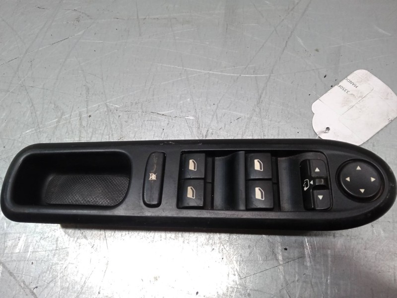 Recambio de mando elevalunas delantero izquierdo para peugeot 407 (6d_) 1.6 hdi 110 (6d9hzc, 6d9hyc) referencia OEM IAM 96468704