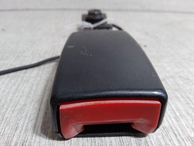 Recambio de anclaje cinturon delantero derecho para mitsubishi colt vi (z3_a, z2_a) 1.3 (z21a) referencia OEM IAM   