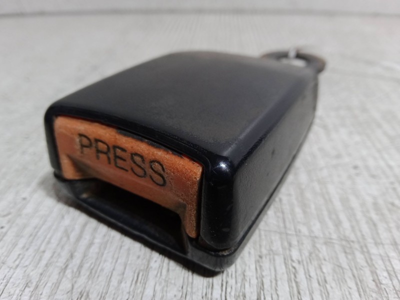 Recambio de anclaje cinturon delantero izquierdo para nissan vanette cargo furgoneta (hc 23) 2.3 d referencia OEM IAM   