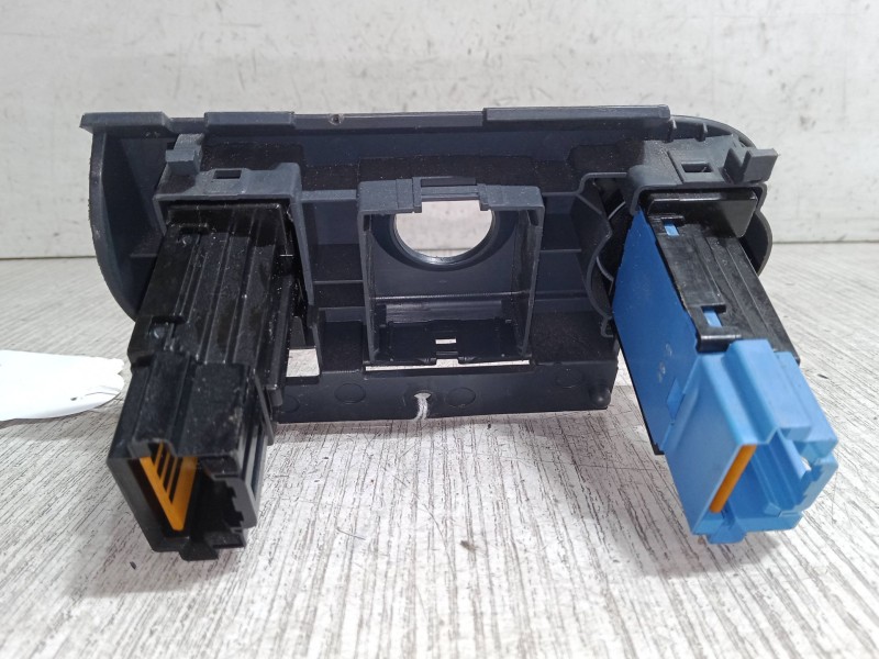 Recambio de boton antiniebla para mitsubishi colt vi (z3_a, z2_a) 1.3 (z21a) referencia OEM IAM 8619A149ZZ  