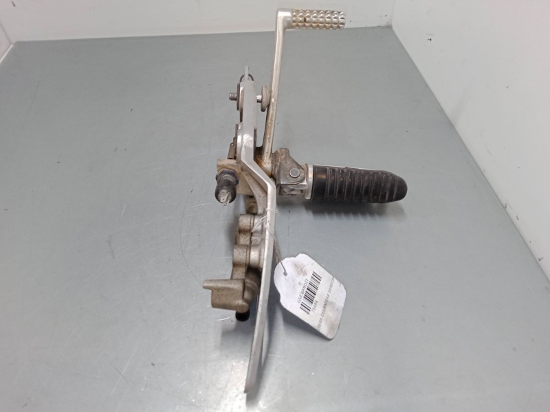 Recambio de estribera delantera derecha para suzuki gsf bandit gsf 650 a bandit (wvjc) referencia OEM IAM   