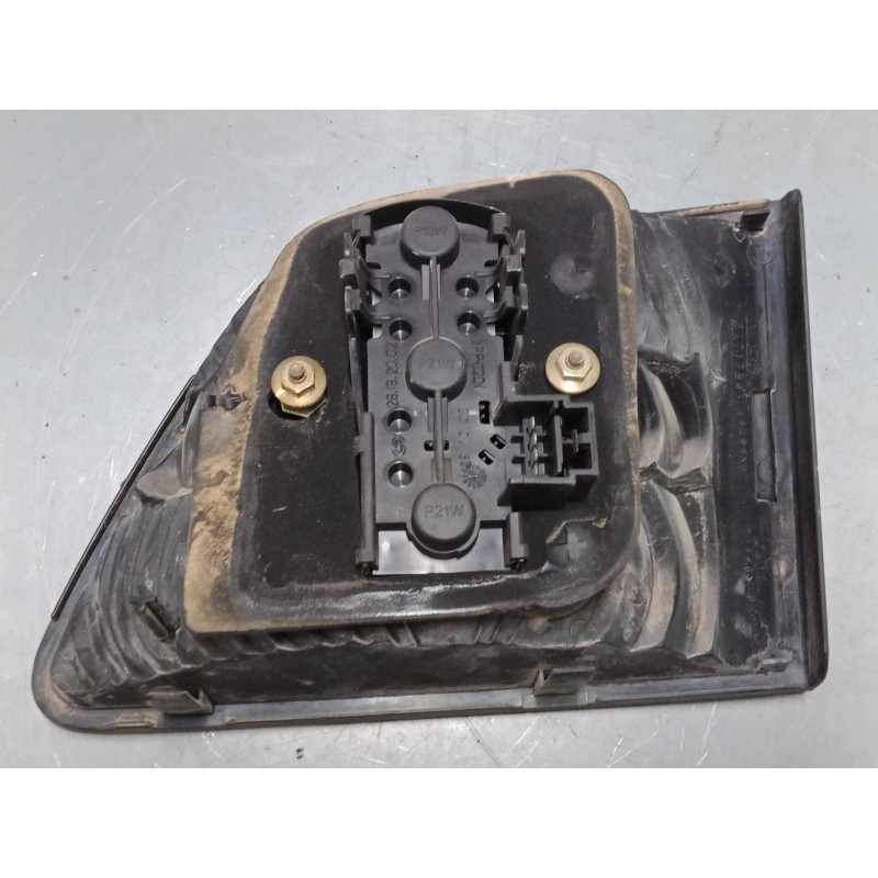 Recambio de piloto trasero porton izquierdo para fiat stilo van (192_) 1.9 jtd (192dxe1a) referencia OEM IAM 51717943  