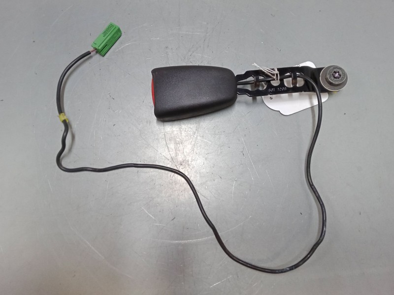 Recambio de anclaje cinturon delantero derecho para volvo v50 (545) 2.4 referencia OEM IAM   