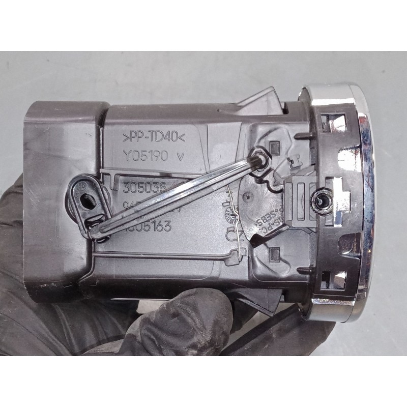 Recambio de aireador central izquierdo para peugeot 308 i (4a_, 4c_) 1.6 16v referencia OEM IAM 9658515377  305038