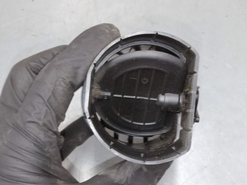 Recambio de aireador central izquierdo para peugeot 308 i (4a_, 4c_) 1.6 16v referencia OEM IAM 9658515377  305038