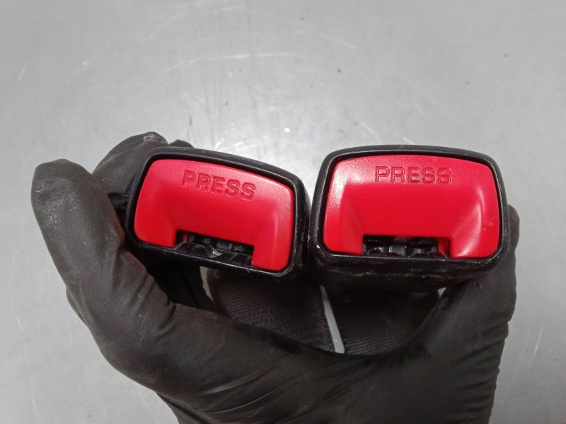 Recambio de anclaje cinturon trasero derecho para mitsubishi lancer viii (cy_a, cz_a) 1.5 referencia OEM IAM   