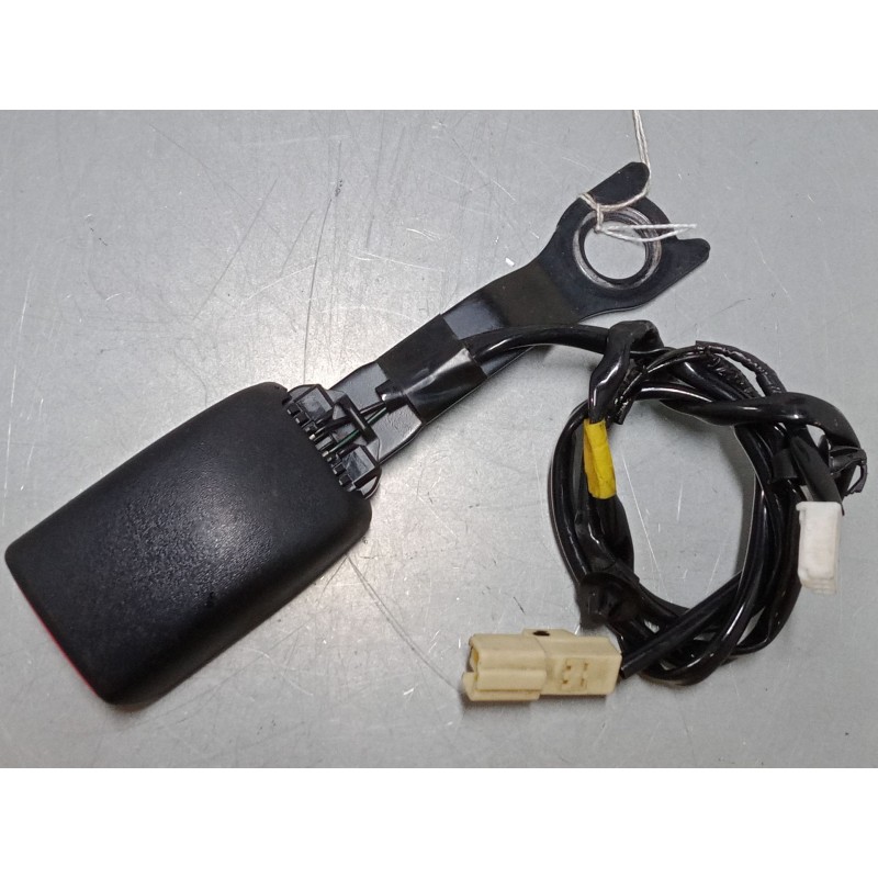 Recambio de anclaje cinturon delantero derecho para mitsubishi lancer viii (cy_a, cz_a) 1.5 referencia OEM IAM   