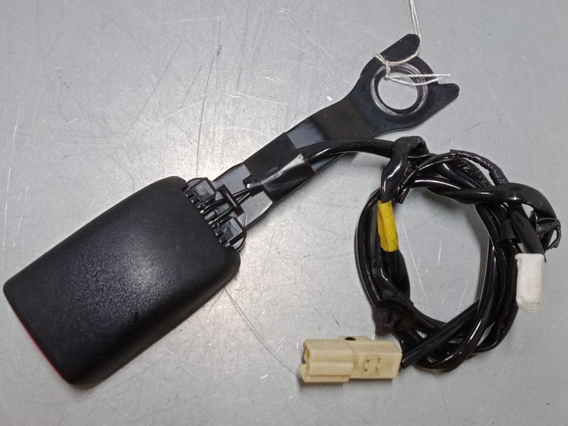 Recambio de anclaje cinturon delantero derecho para mitsubishi lancer viii (cy_a, cz_a) 1.5 referencia OEM IAM   