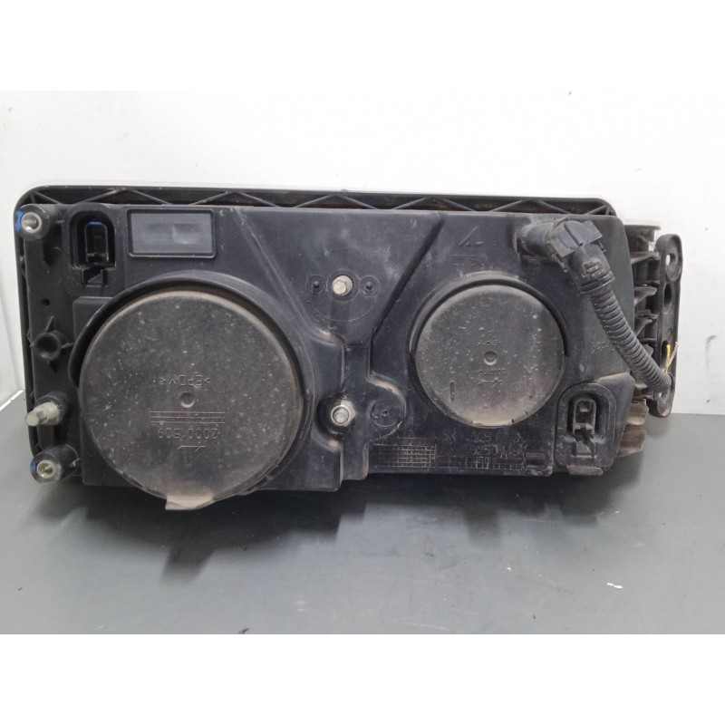 Recambio de faro izquierdo para iveco stralis ad 260 s 36 y/ps euro5 ad260s36y ps referencia OEM IAM   