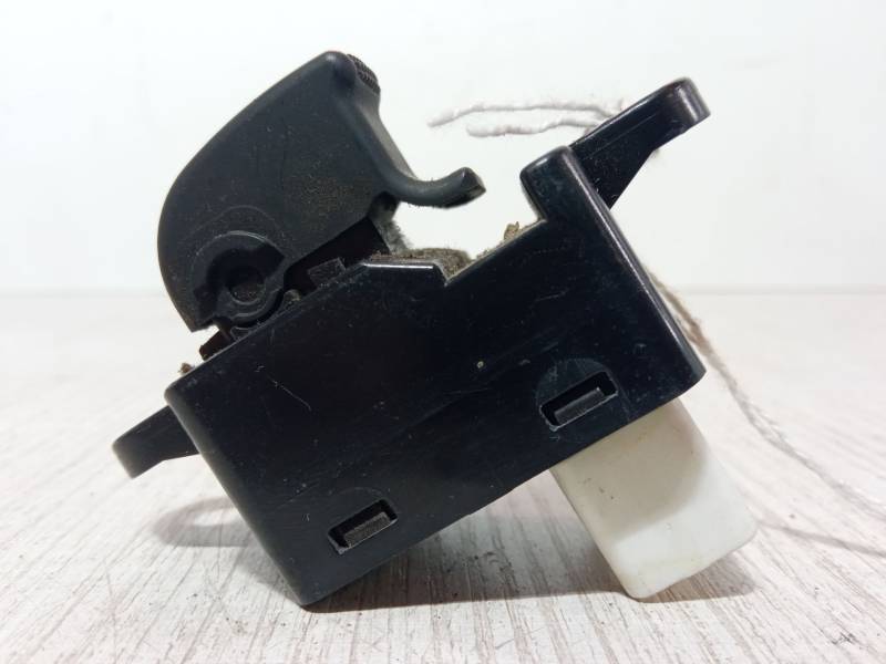 MANDO ELEVALUNAS DELANTERO DERECHO 93580-05050 