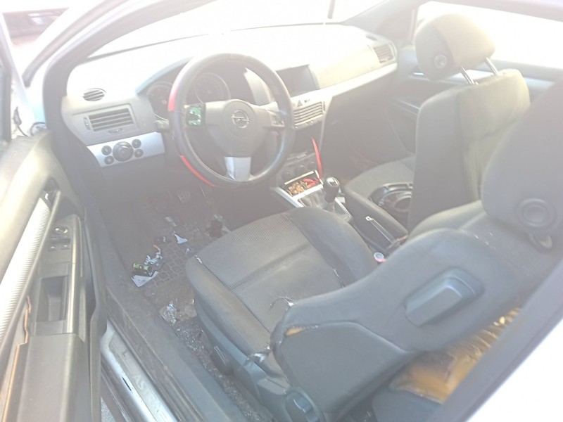 opel astra h gtc (a04) del año 2005