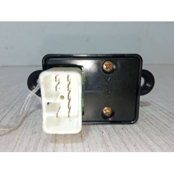 MANDO ELEVALUNAS DELANTERO DERECHO 93580-05050 