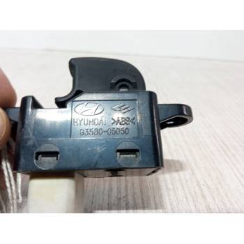 MANDO ELEVALUNAS DELANTERO DERECHO 93580-05050 