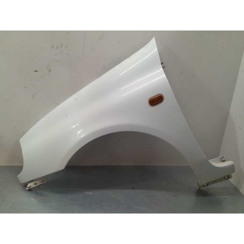 Recambio de aleta delantera izquierda para renault clio ii (bb_, cb_) 1.4 (b/cb0c, b/cb0s) referencia OEM IAM   