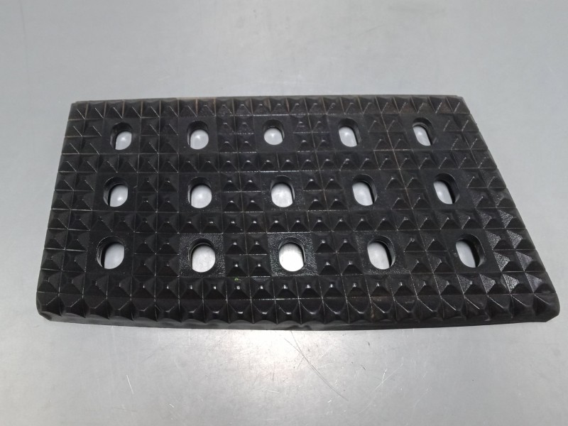 Recambio de rejilla superior de estribo izquierdo para iveco stralis ad 260 s 36 y/ps euro5 ad260s36y ps referencia OEM IAM   