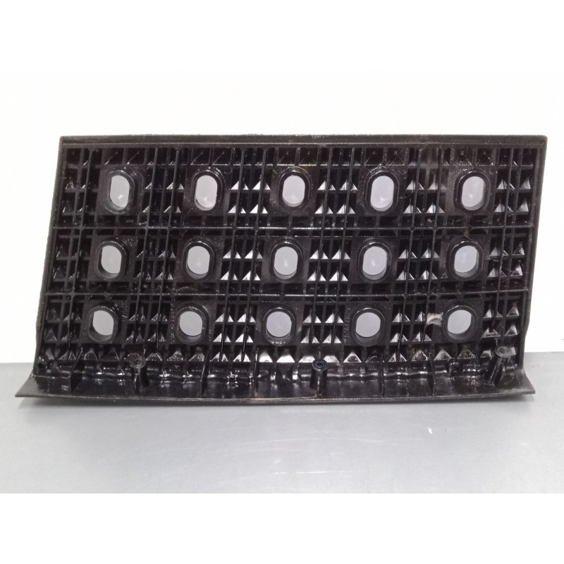 Recambio de rejilla superior de estribo izquierdo para iveco stralis ad 260 s 36 y/ps euro5 ad260s36y ps referencia OEM IAM   