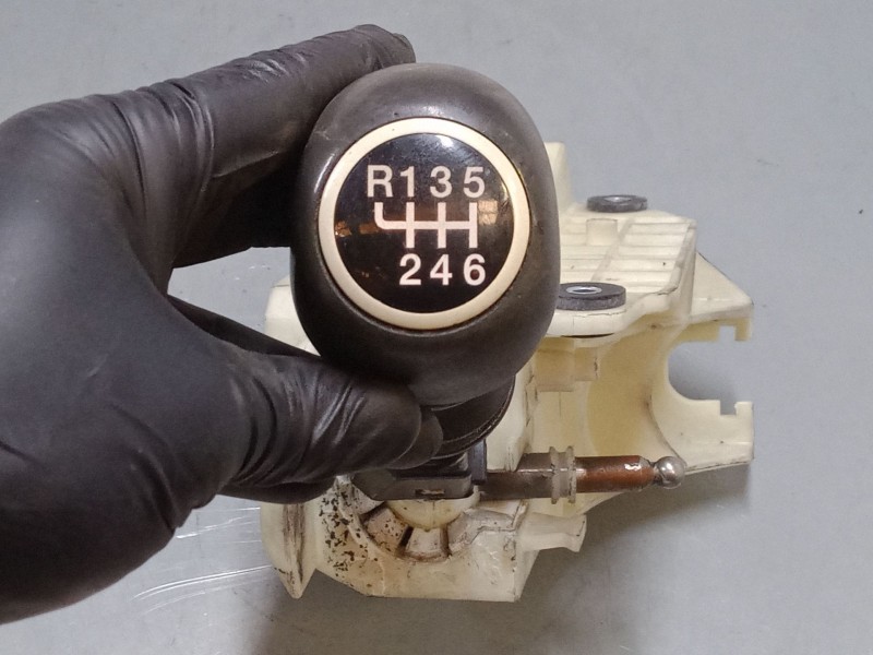 Recambio de palanca cambio para peugeot box bus17 l4h2 160 box bus17 l4h2 160 referencia OEM IAM 463141040  