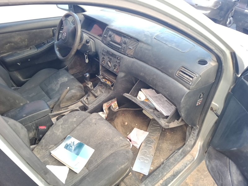 toyota corolla (_e12_) del año 2004