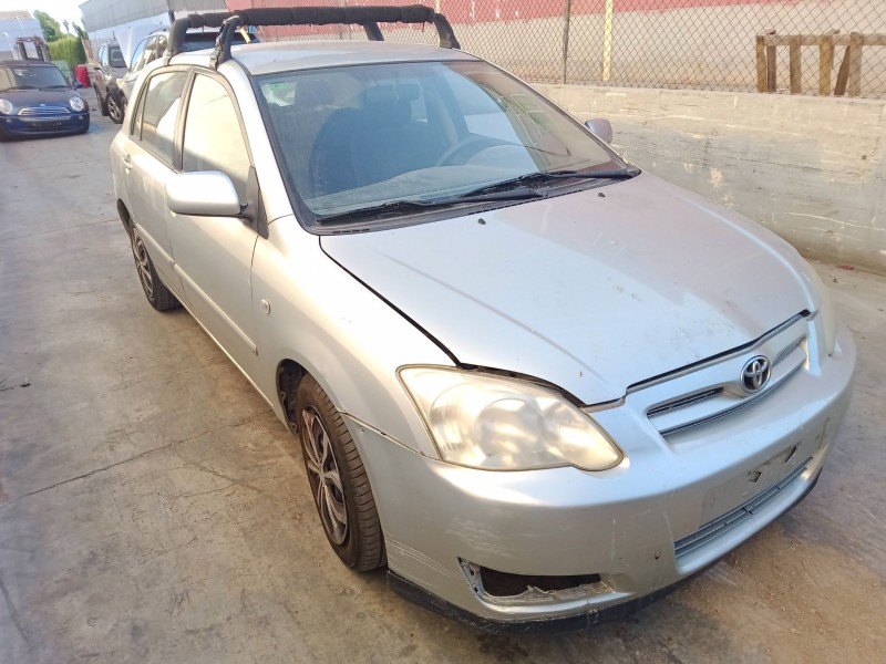 toyota corolla (_e12_) del año 2004