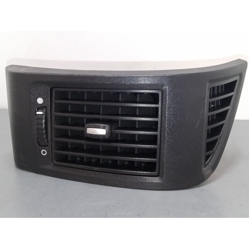 Recambio de aireador derecho para peugeot box bus17 l4h2 160 box bus17 l4h2 160 referencia OEM IAM LS385817  