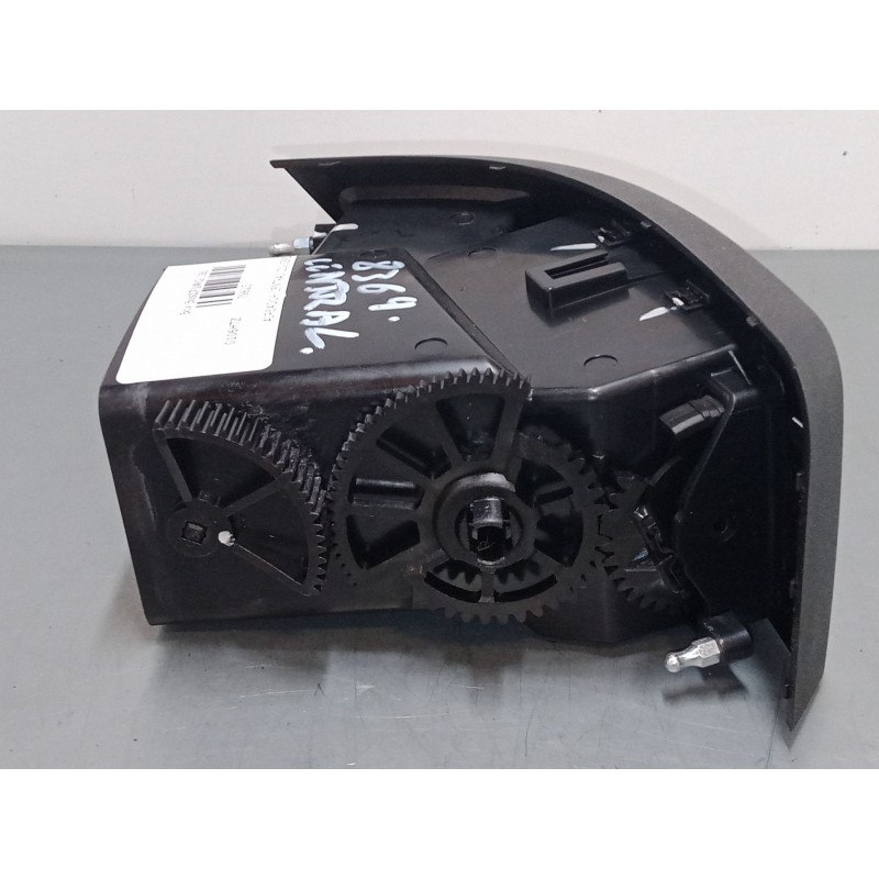 Recambio de aireador central izquierdo para peugeot box bus17 l4h2 160 box bus17 l4h2 160 referencia OEM IAM LS385812  