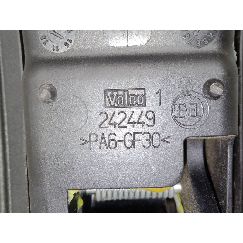 Recambio de maneta interior porton para peugeot box bus17 l4h2 160 box bus17 l4h2 160 referencia OEM IAM 242449  