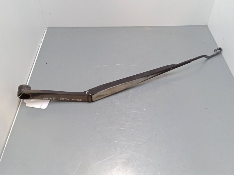 Recambio de brazo limpia delantero izquierdo para kia carens iii monospace (un) 2.0 crdi 115 referencia OEM IAM    Recambio de brazo limpia delantero izquierdo para kia carens iii monospace (un) 2.0 crdi 115 referencia OEM IAM