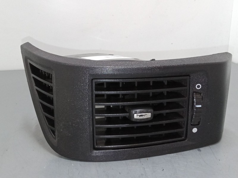 Recambio de aireador izquierdo para peugeot box bus17 l4h2 160 box bus17 l4h2 160 referencia OEM IAM   