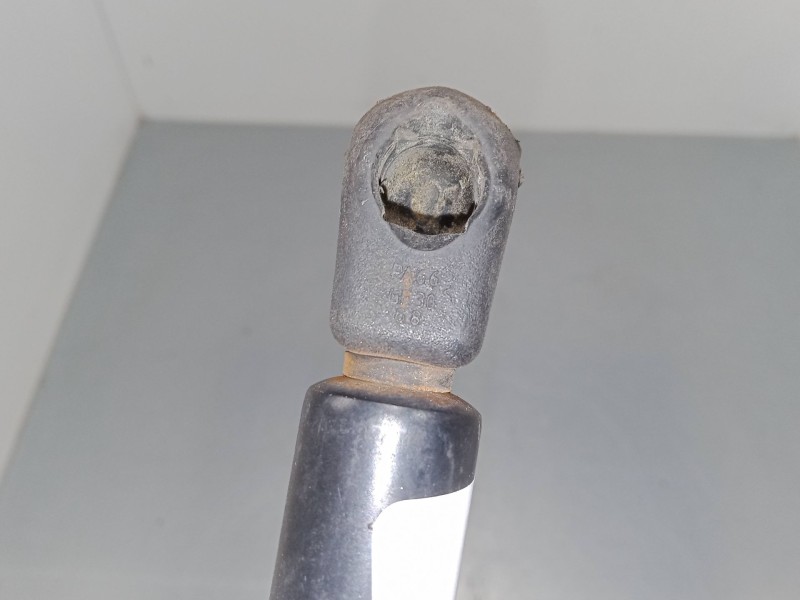 Recambio de amortiguadores capo para opel astra h (a04) 1.6 (l48) referencia OEM IAM   