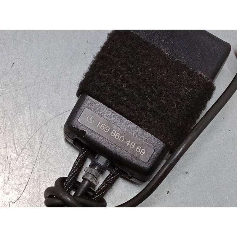 Recambio de anclaje cinturon delantero derecho para mercedes-benz clase a (w169) a 180 cdi (169.007, 169.307) referencia OEM IAM