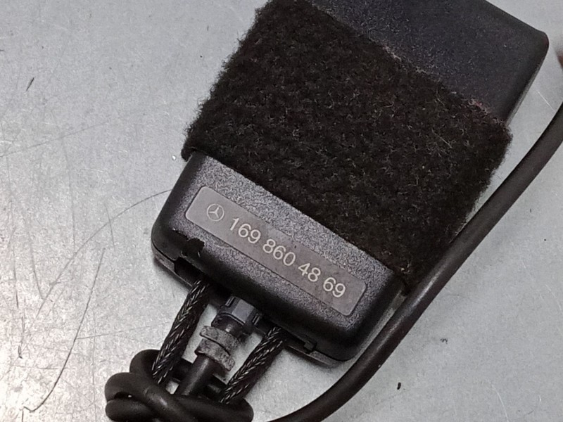 Recambio de anclaje cinturon delantero derecho para mercedes-benz clase a (w169) a 180 cdi (169.007, 169.307) referencia OEM IAM