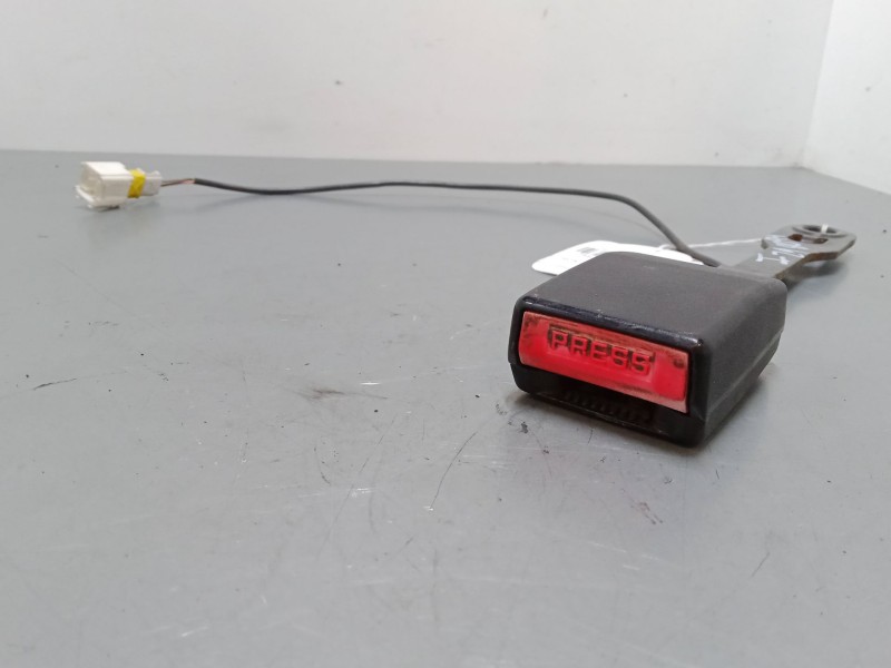 Recambio de anclaje cinturon delantero izquierdo para peugeot 307 (3a/c) 2.0 hdi 90 referencia OEM IAM   