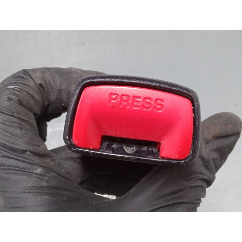 Recambio de anclaje cinturon trasero izquierdo para mitsubishi lancer viii (cy_a, cz_a) 1.5 referencia OEM IAM   