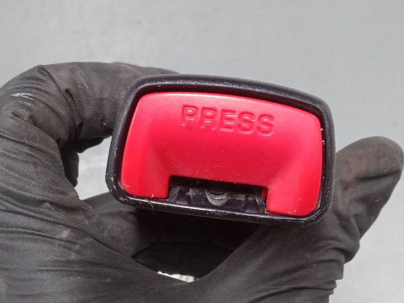 Recambio de anclaje cinturon trasero izquierdo para mitsubishi lancer viii (cy_a, cz_a) 1.5 referencia OEM IAM   