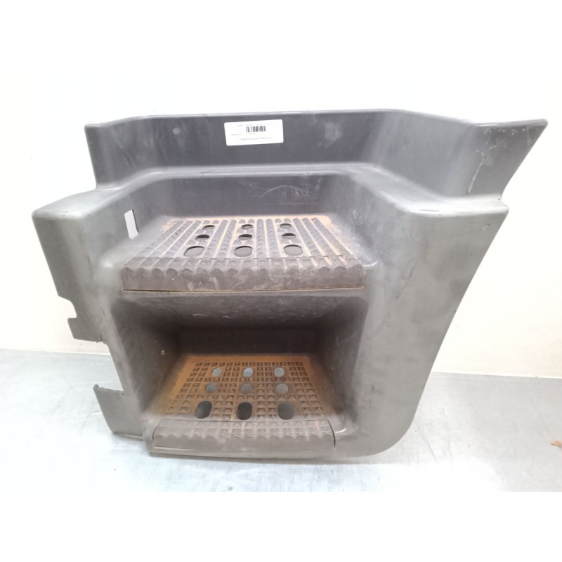 Recambio de estribo izquierdo inferior para iveco stralis ad 260 s 36 y/ps euro5 ad260s36y ps referencia OEM IAM   