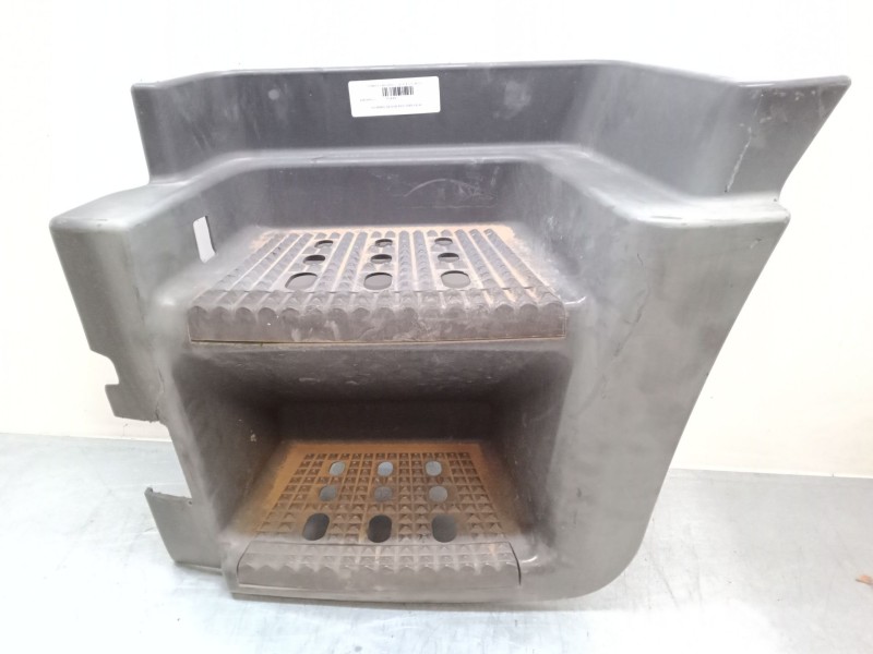 Recambio de estribo izquierdo inferior para iveco stralis ad 260 s 36 y/ps euro5 ad260s36y ps referencia OEM IAM    Recambio de estribo izquierdo inferior para iveco stralis ad 260 s 36 y/ps euro5 ad260s36y ps referencia OEM IAM