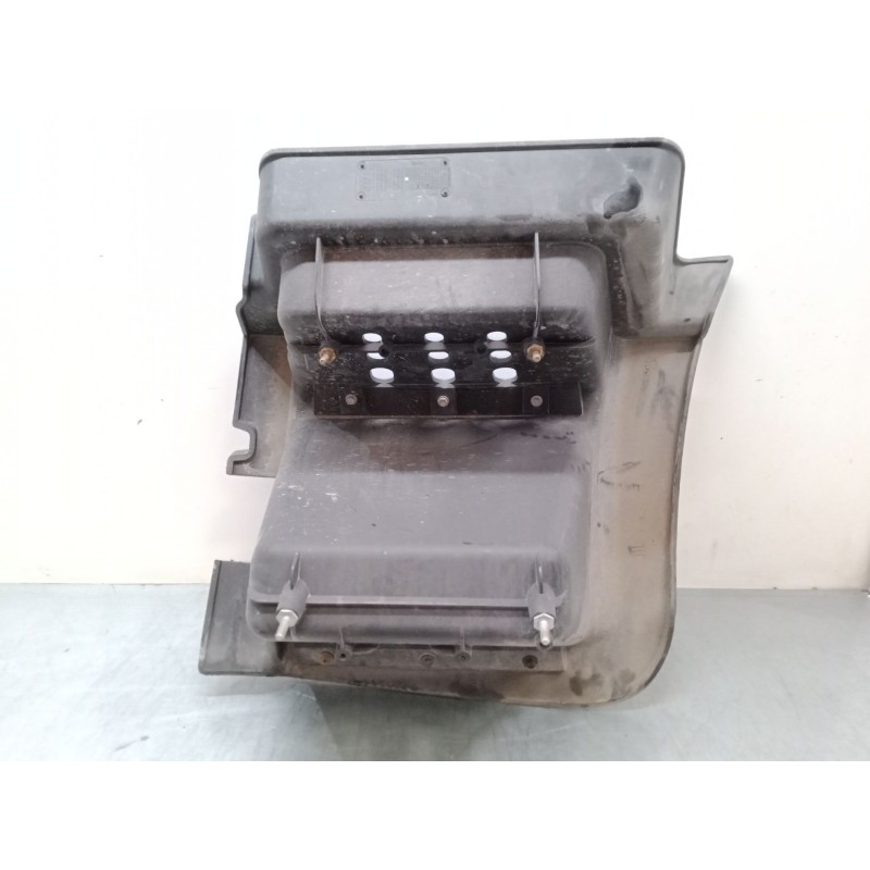 Recambio de estribo derecho inferior para iveco stralis ad 260 s 36 y/ps euro5 ad260s36y ps referencia OEM IAM    Recambio de estribo derecho inferior para iveco stralis ad 260 s 36 y/ps euro5 ad260s36y ps referencia OEM IAM