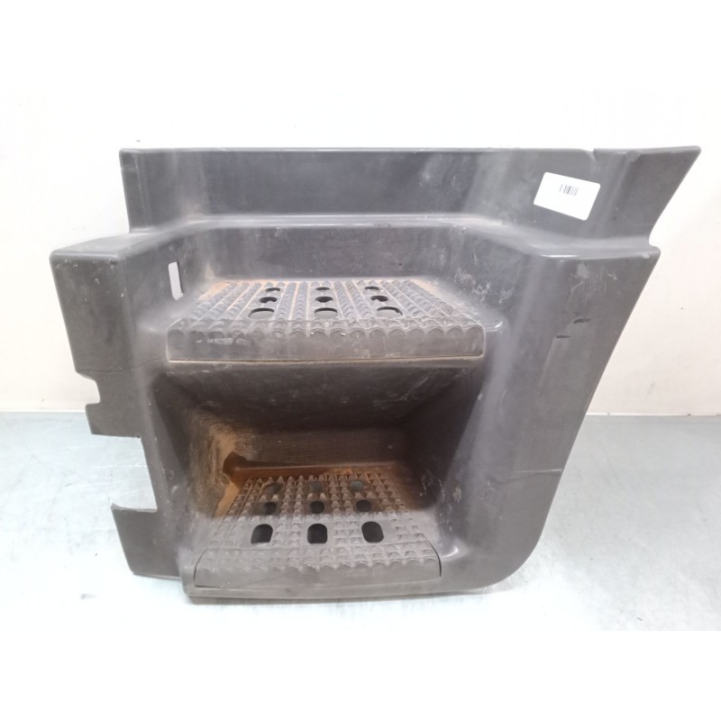 Recambio de estribo izquierdo inferior para iveco stralis ad 260 s 36 y/ps euro5 ad260s36y ps referencia OEM IAM 2997118  500375