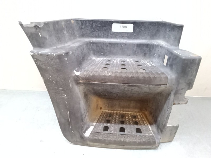 Recambio de estribo derecho inferior para iveco stralis ad 260 s 36 y/ps euro5 ad260s36y ps referencia OEM IAM 500375431  504103