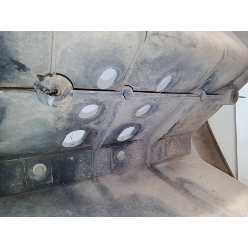 Recambio de estribo derecho inferior para iveco stralis ad 260 s 36 y/ps euro5 ad260s36y ps referencia OEM IAM 500375431  504103