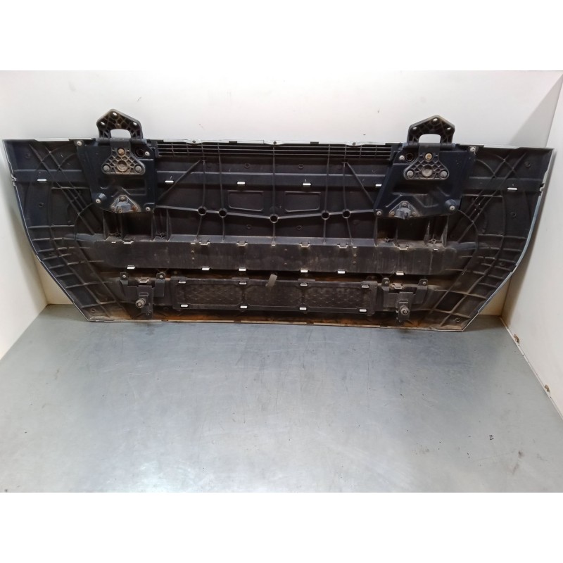 Recambio de calandra frontal para iveco stralis ad 260 s 36 y/ps euro5 ad260s36y ps referencia OEM IAM   