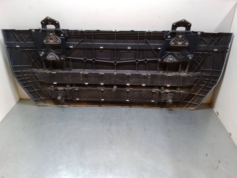 Recambio de calandra frontal para iveco stralis ad 260 s 36 y/ps euro5 ad260s36y ps referencia OEM IAM   